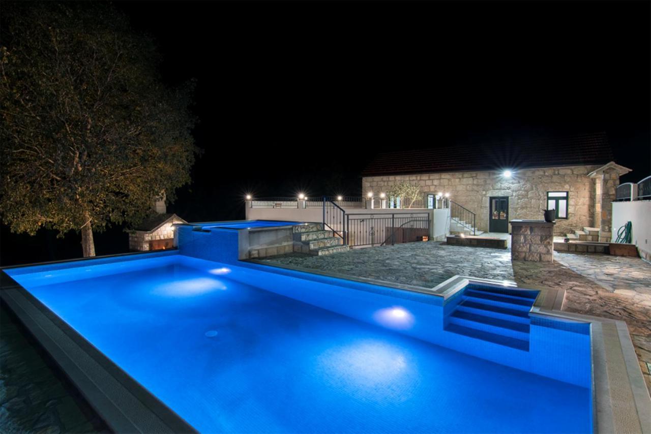 Dvori Stipanovi With Heated Pool And Jacuzzi Villa Donje Rascane Eksteriør billede