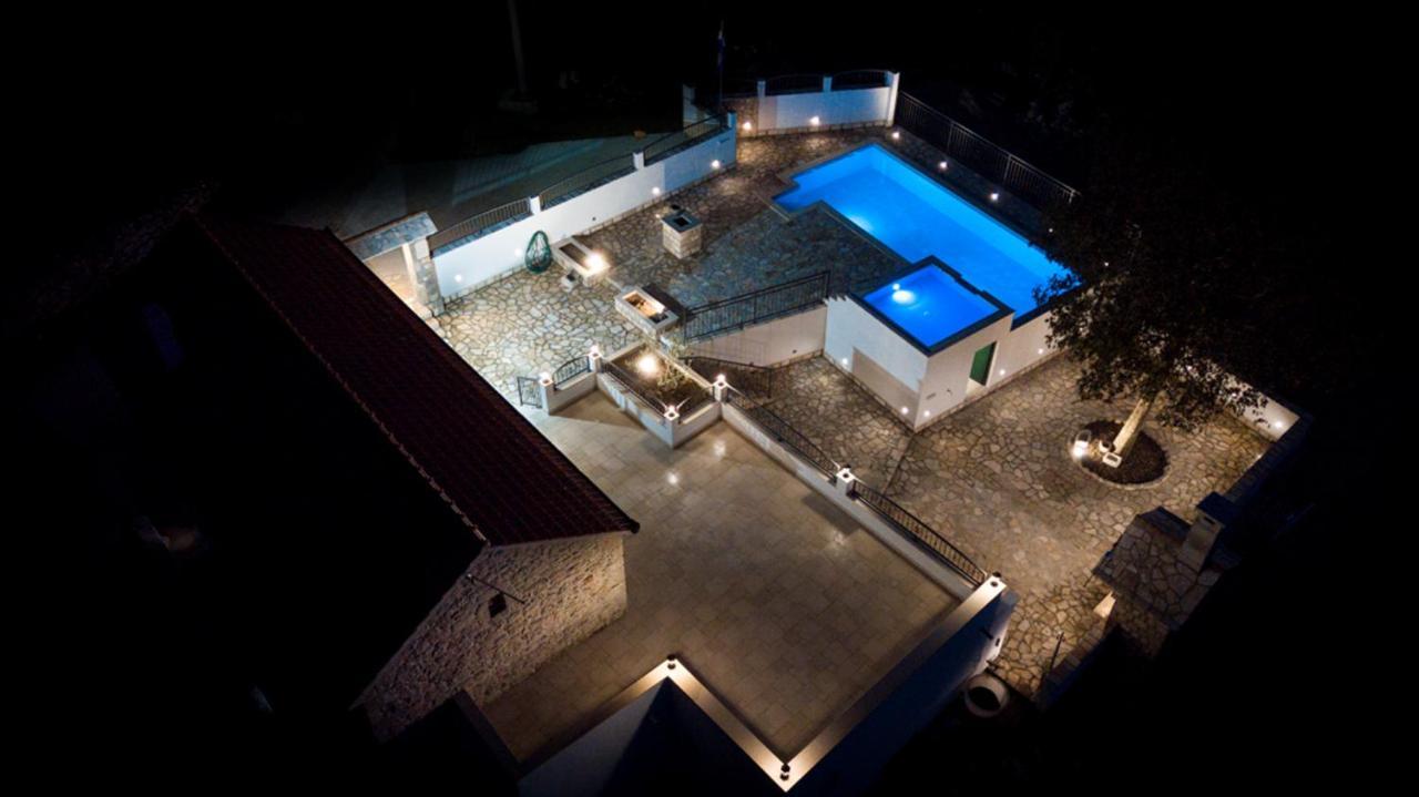 Dvori Stipanovi With Heated Pool And Jacuzzi Villa Donje Rascane Eksteriør billede