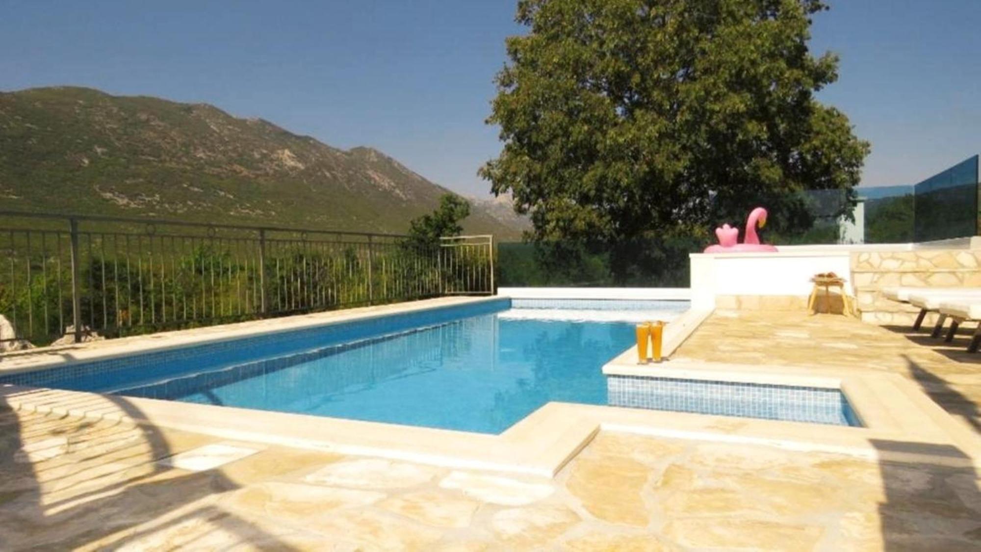 Dvori Stipanovi With Heated Pool And Jacuzzi Villa Donje Rascane Eksteriør billede
